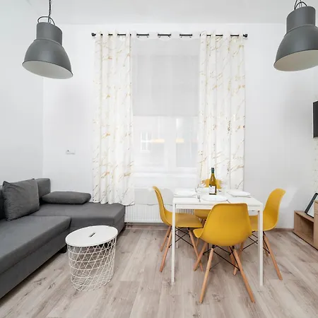 Legionow M1 - Parking, Location Lejlighed